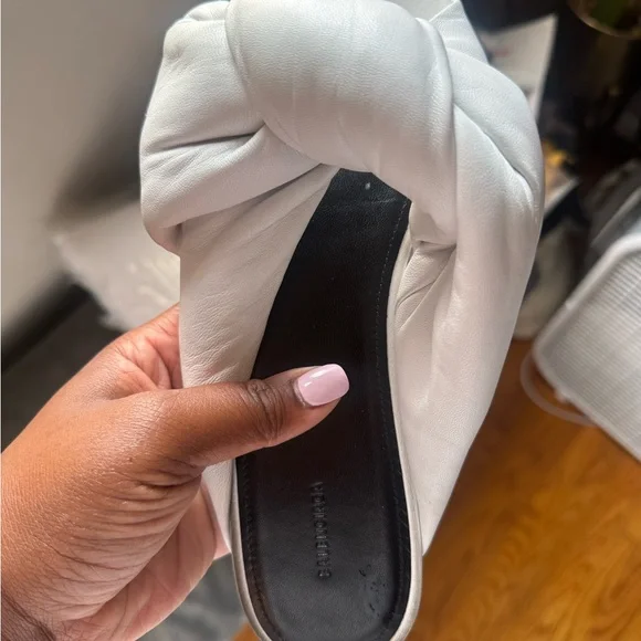 Balenciaga Ivory Gift Box - Picture 10 of 12